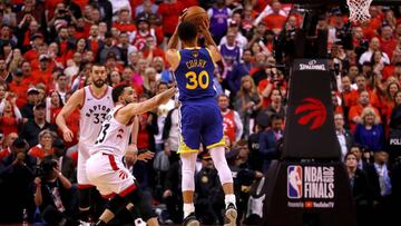 Los triples de Curry y Klay silencian Toronto y fuerzan el 6º