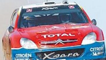 <b>VUELO RASANTE. </b>Así salta el Citroën de Sainz en Finlandia.