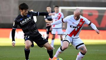 Real Sociedad's Spanish midfielder David Silva (L) fights for the ball with Rayo Vallecano's Spanish forward Isi Palazon during the Spanish league football match between Rayo Vallecano de Madrid and Real Sociedad at the Vallecas stadium in Madrid on January 21, 2023. (Photo by OSCAR DEL POZO / AFP)