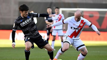 Real Sociedad's Spanish midfielder David Silva (L) fights for the ball with Rayo Vallecano's Spanish forward Isi Palazon during the Spanish league football match between Rayo Vallecano de Madrid and Real Sociedad at the Vallecas stadium in Madrid on January 21, 2023. (Photo by OSCAR DEL POZO / AFP)