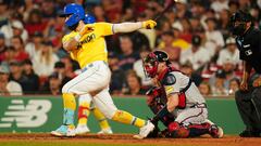 How much money do bullpen catchers make?