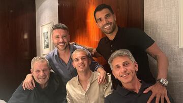 De izquierda a derecha: Walter Tamer, Lucas Tamer, Franco Mastantuono (centro), Augusto Fernández y Federico Vitale.