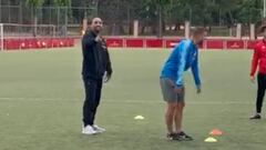 Raúl Bravo, ajeno a la operación Oikos: de rondos en un curso de entrenadores