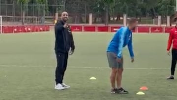 Raúl Bravo, ajeno a la operación Oikos: de rondos en un curso de entrenadores