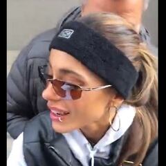 Viral: Tini Stoessel firmaba autógrafos ¡y se llevó los apuntes de una fan!