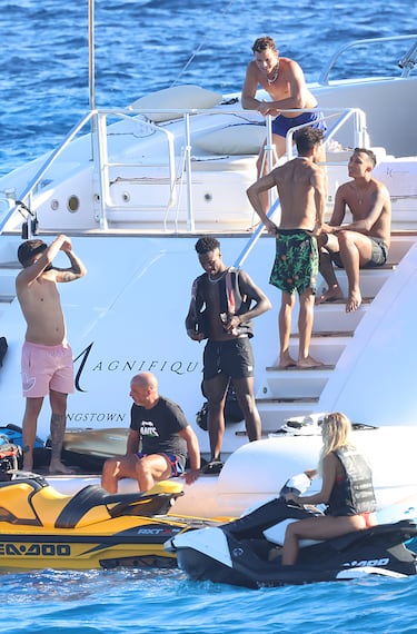 Vinicius y Militao disfrutaron, junto con sus acompañantes, de unos días en el mar Mediterráneo.