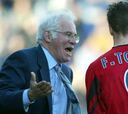 8-D: Luis Aragonés entrena su partido 700 en La Liga (2002)
