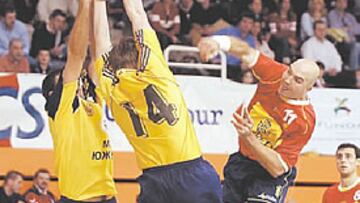 <B>PODERÍO</B>. Demetrio Lozano y sus compañeros en la primera línea estuvieron acertados en el lanzamiento.