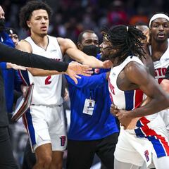 LeBron James ejected for hitting Isaiah Stewart in the face