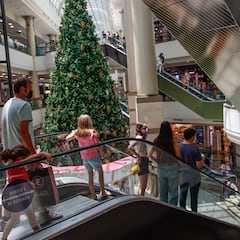 Dirección del Trabajo define qué trabajadores pueden pedir medio día de permiso laboral previo a Navidad y Año Nuevo en Chile
