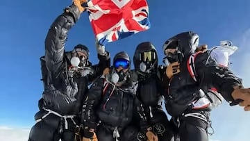 Equipo Gas Xenón en la cima del Everest, el 21 de mayo del 2025.