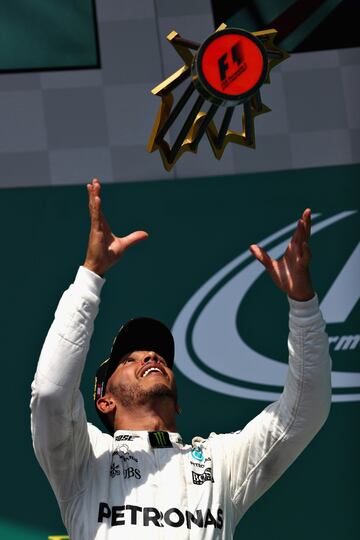 Lewis Hamilton celebra la victoria. 