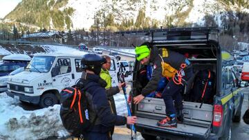 Equipos de rescate llegan al lugar de una avalancha en la localidad de Courmayeur, en la regi&oacute;n alpina italiana del Valle de Aosta, el pasado 2 de marzo de 2017.