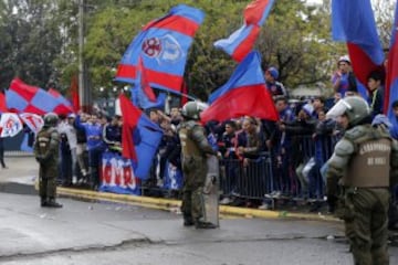 Hinchas azules animaron 'Banderazo' pese a la lluvia