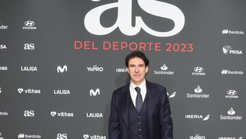 Aitor Karanka, exfutbolista, entrenador y actualmente observador técnico de la UEFA, posa en el photocall de los Premios AS del Deporte 2023.




