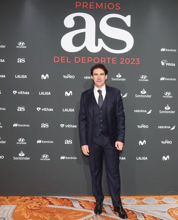 Aitor Karanka, exfutbolista, entrenador y actualmente observador técnico de la UEFA, posa en el photocall de los Premios AS del Deporte 2023.