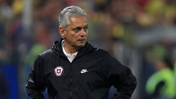 Reinaldo Rueda durante un partido de la Selección Chilena.