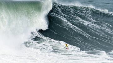 También hay fotos de esta ola candidatas al premio XXL Biggest Wave hechas por Shannon Reporting.