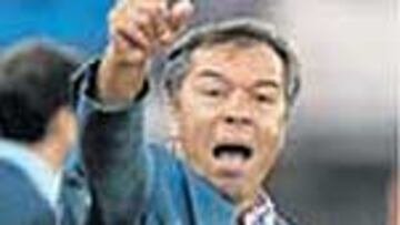 Ferrando duda en el lateral.