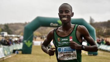 El atleta del Playas de Castellón Rodrigue Kwizera, durante una competición de cross