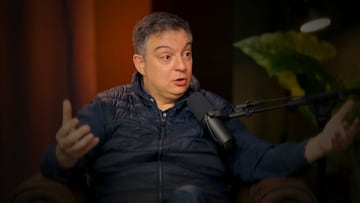 Javier López, abogado, hablando en un pódcast