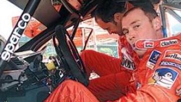 <b>DESGRACIA.</B> Burns, campeón en 2001, se desvaneció antes del RAC.