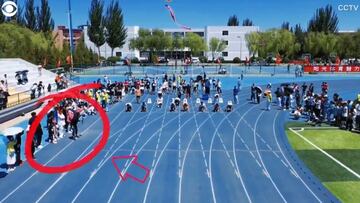 Cameraman outpaces athletes in 100m race in China