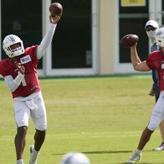 Tagovailoa y Rosen obtienen más participación en práctica de Dolphins