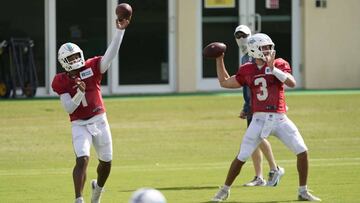 El entrenador en jefe Brian Flores remarcó que espera ver un mejoramiento de parte de Josh Rosen en su tercer año como mariscal de campo en la NFL.