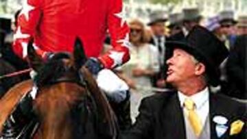 <b>CON LOS COLORES DEL MANCHESTER.</b> Sir Alex Ferguson lleva de la mano a Rock of Gibraltar.