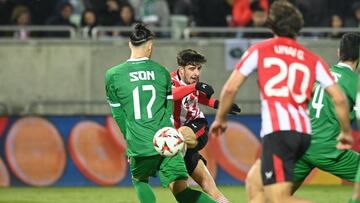 Razgrad (Bulgaria), 07/11/2024.- Nico Serrano (C) of Bilbao scores the 1-2 goal during the UEFA Europa League match between PFC Ludogorets Razgrad and Athletic Club Bilbao in Razgrad, Bulgaria, 07 November 2024. EFE/EPA/BORISLAV TROSHEV