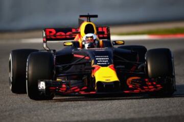 El piloto australiano Daniel Ricciardo de Red Bull Racing en una recta.