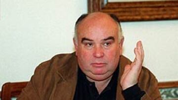 <b>SOLO UNA COSA.</B> El todavía presidente no ha matizado si su marcha del Oviedo tendrá carácter inminente, pese a que adelantó que no tiene previsto "simultanear" su estancia al frente del conjunto asturiano con su candidatura política.