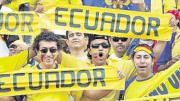 <b>ESPERANZA. </b>Los aficionados de Ecuador confían en que su selección gane a Inglaterra y se clasifique para los cuartos de final.
