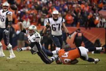 Sin ninguna duda lo más importante del partido fue la presión que realizó el front seven de Broncos sobre Tom Brady. El quarterback recibió el mayor número de golpes que se ha visto esta temporada en la NFL, un total de 20. El partido de Von Miller fue simplemente espectacular.