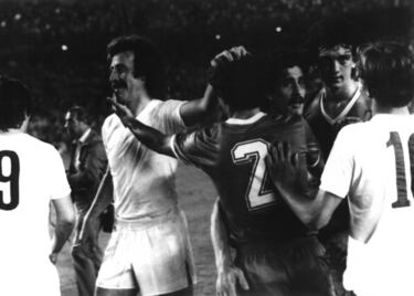 El Real Madrid puede presumir de haber jugado una final de Copa contra su filial. Fue en 1980 cuando los blancos se midieron al Castilla en un partido inédito. El encuentro fue una fiesta para los jugadores del primer equipo en el Bernabéu. El partido acabó con una goleada de 6-1 gracias a un doblete de Juanito y los tantos de Santillana, Sabido, Del Bosque y Francisco García Hernández. 