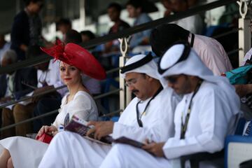 Sombreros excéntricos y glamour en Dubai