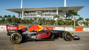 Checo Pérez se sube al RB7 para dar una vuelta en el nuevo circuito de Miami