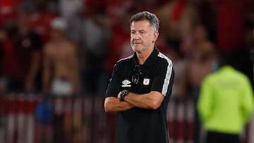 Entrenador de América Juan Carlos Osorio en un partido de la Copa Sudamericana entre América y Deportivo Independiente Medellín (DIM) en el estadio Pascual Guerrero en Cali.