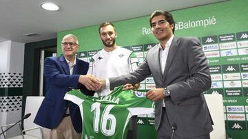 Cordón, Pezzella y Ángel Haro.