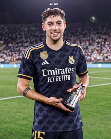 La segunda equipaci¨®n de la temporada 2023-24 luc¨ªa un estampado de s¨ªmbolos del infinito en honor a la pasi¨®n inagotable de los madridistas.