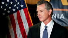 El gobernador de California, Gavin Newsom, hace una aparici&oacute;n despu&eacute;s del cierre de las urnas en la elecci&oacute;n revocatoria, en la sede del Partido Dem&oacute;crata de California en Sacramento, California, Estados Unidos, el 14 de septiembre de 2021. 