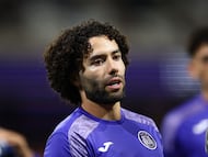 Anderlecht's Cesar Huerta warms up before the Belgian Pro League first division football match between RSC Anderlecht and KAA Gent, in Anderlecht on September 23, 2025. (Photo by BRUNO FAHY / Belga / AFP) / Belgium OUT