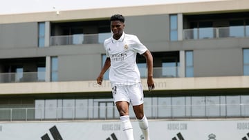 14/06/22 REAL MADRID PRESENTACION DE AURELIEN TCHOUAMENI COMO NUEVO JUGADOR 
VESTIDO DE JUGADOR