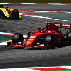 Ferrari se deshace en el tercer sector y Mercedes toma ventaja