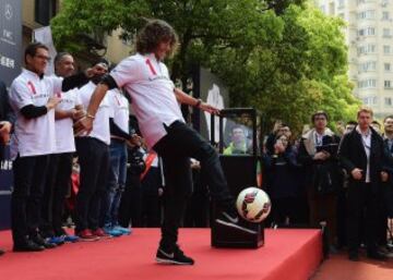 Puyol durante el Laureus Shanghai Football Campus Tour 2015.