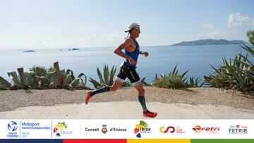 Cartel promocional de la prueba de la Copa de España de Triatlón en Ibiza.