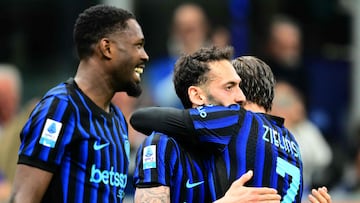 El Inter de Milán celebrando el gol de Calhanoglu ante la Roma.