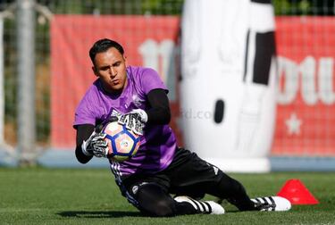 Real Madrid starting team: Keylor Navas in goal
