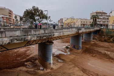 Situación de alerta roja por lluvias extremas por el paso de la borrasca Emilia, en Paiporta.
